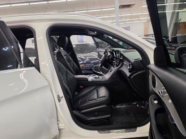 Used 2019 Mercedes-Benz GLC 300 4MATIC w/ Premium Package image 34