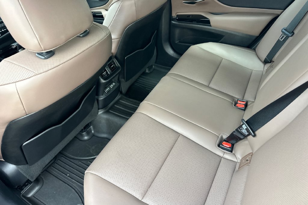 Used 2022 Lexus ES 300h w/ Accessory Package 2 FWD image 13
