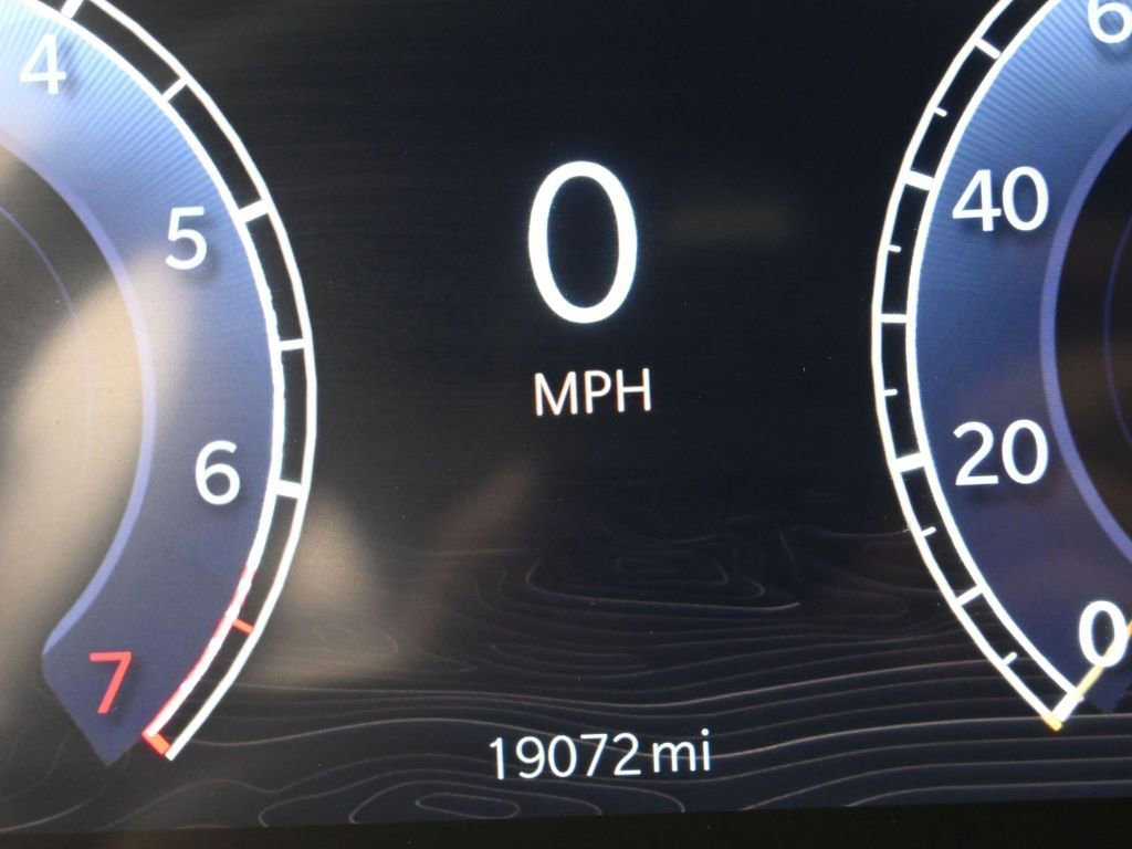 Used 2024 Jeep Grand Cherokee Laredo w/ Luxury Tech Group I image 33