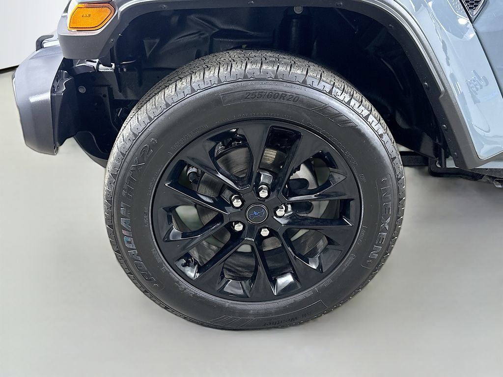 Used 2025 Jeep Wrangler Unlimited Sahara w/ Safety Group image 8