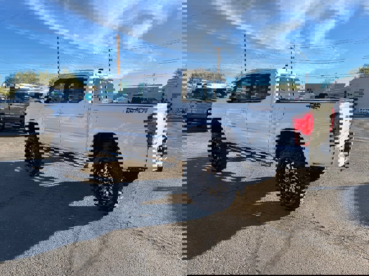 Used 2016 Toyota Tacoma TRD Sport image 8