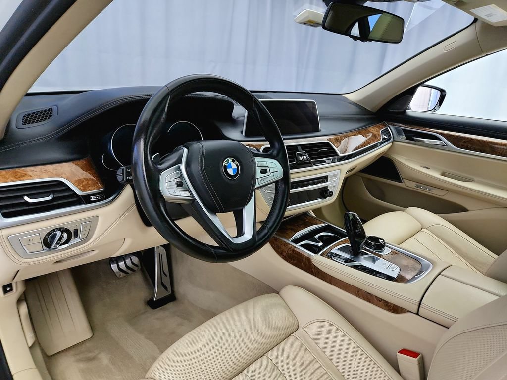 Used 2018 BMW 740e xDrive AWD/4WD image 10