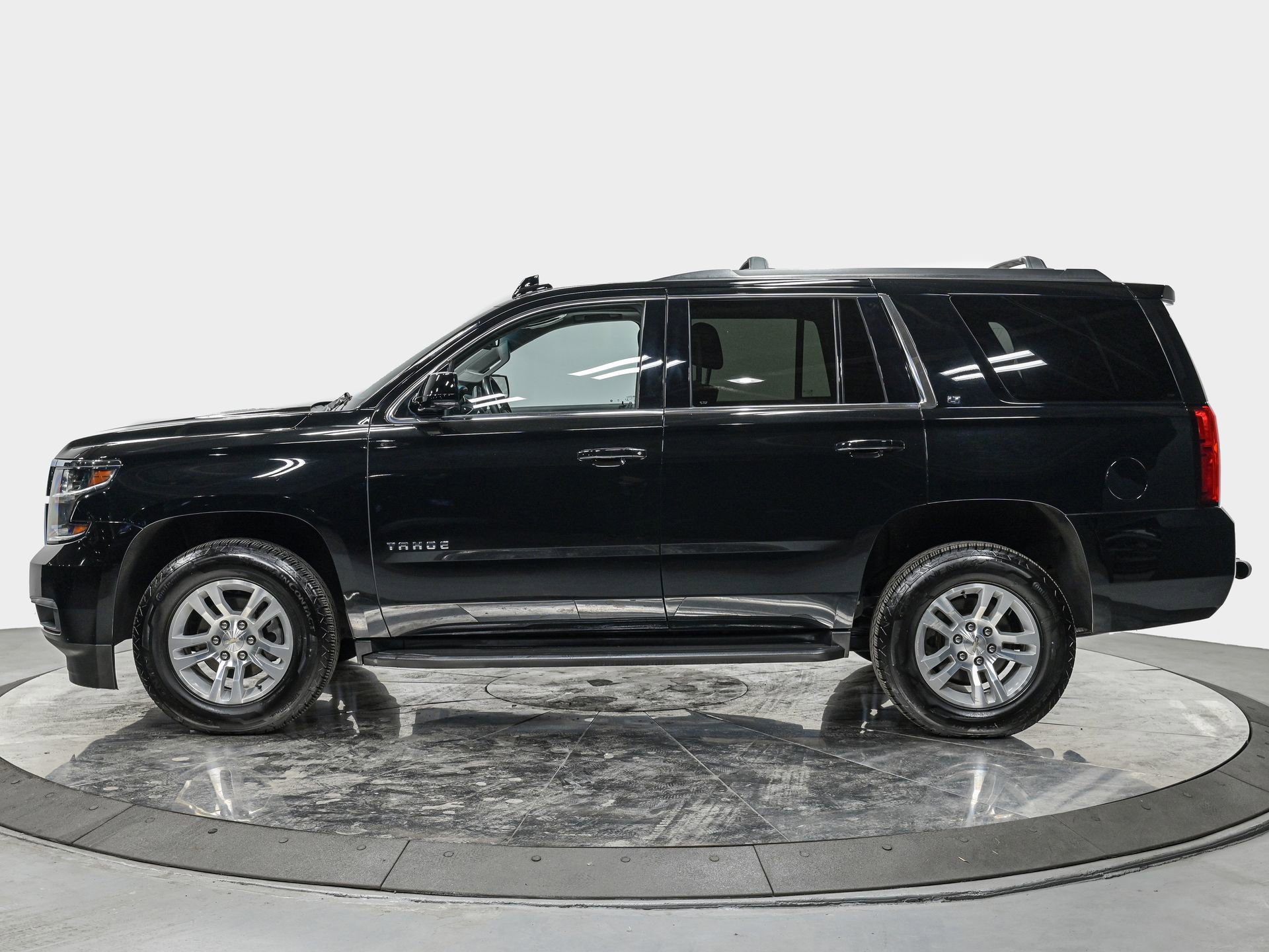 Used 2019 Chevrolet Tahoe LT image 2