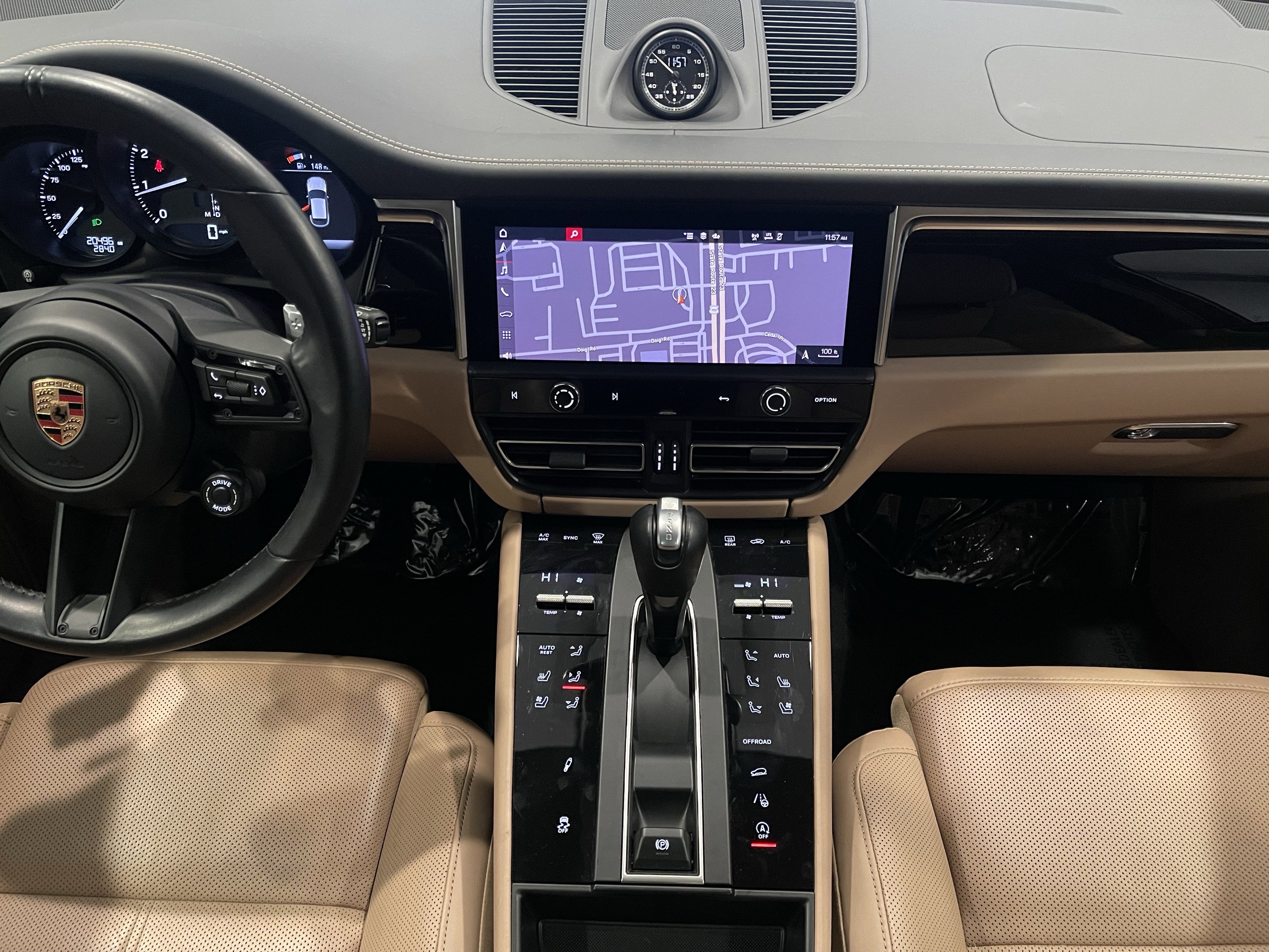 Used 2024 Porsche Macan image 18