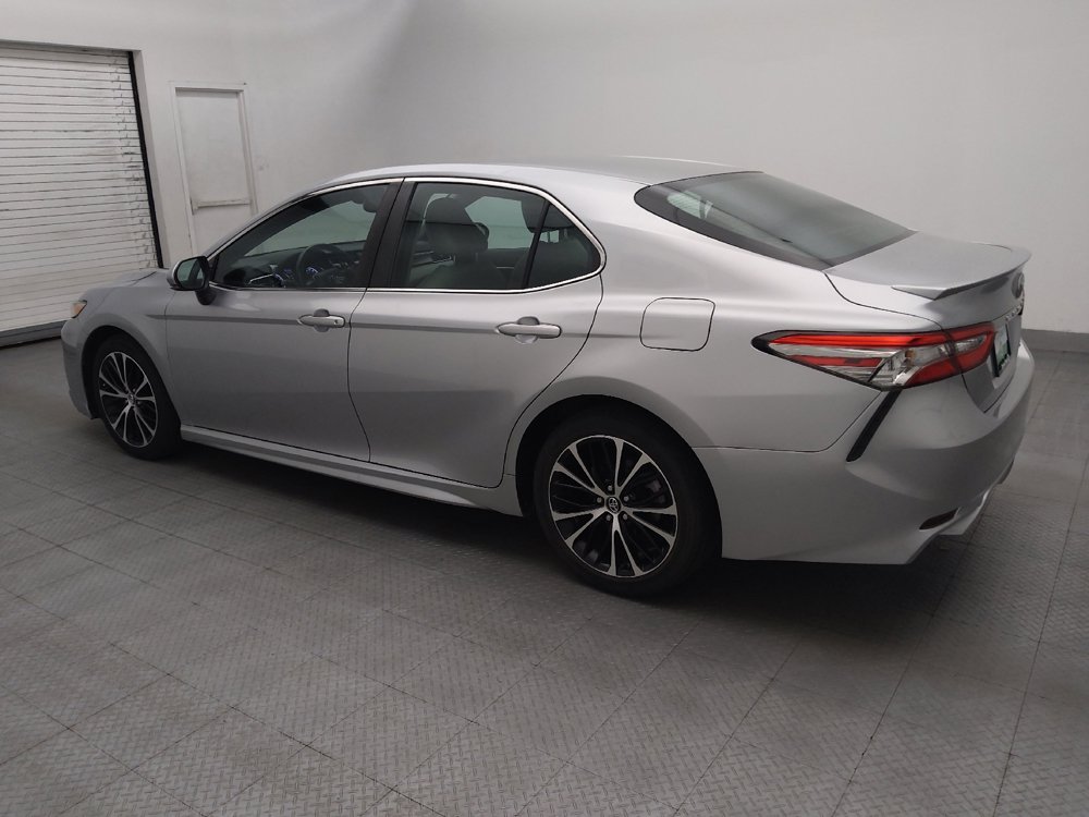 Used 2018 Toyota Camry SE w/ Convenience Package FWD image 3