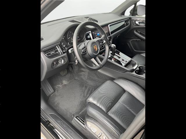 Used 2023 Porsche Macan AWD/4WD image 11