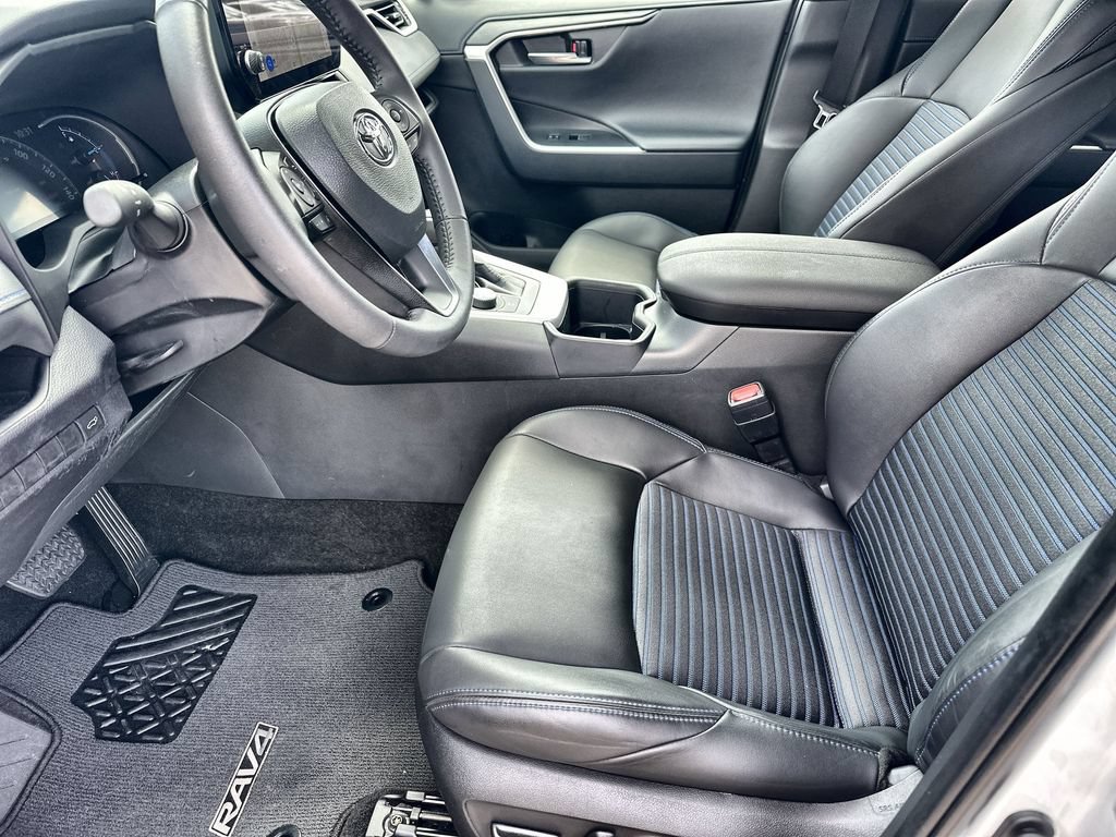 Used 2025 Toyota RAV4 XSE AWD/4WD image 24