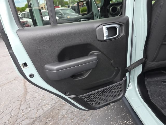 Used 2023 Jeep Wrangler Unlimited w/ Sun & Screen Package AWD/4WD image 36