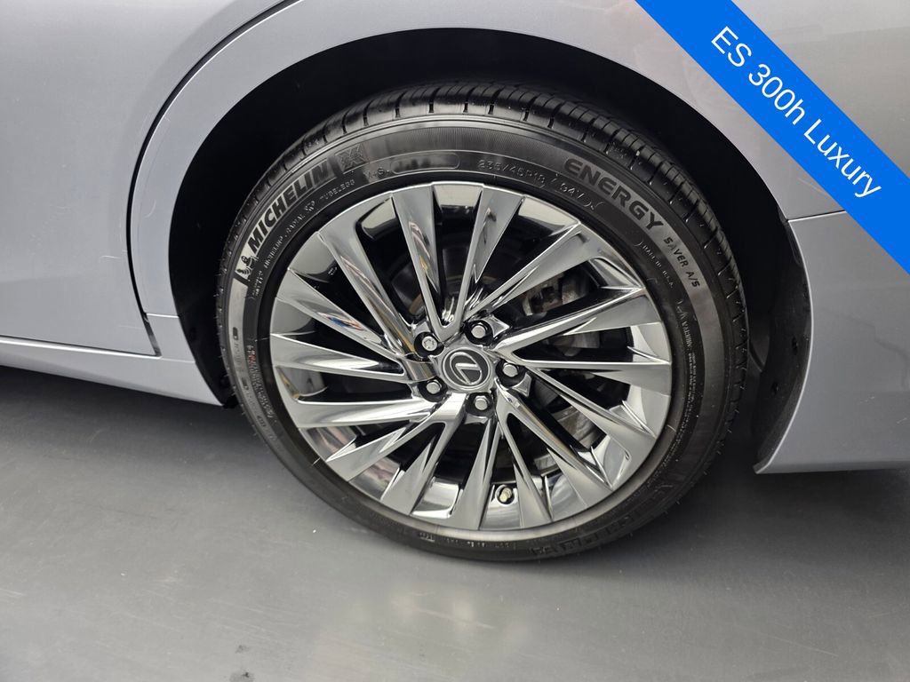 Used 2025 Lexus ES 300h w/ Technology Package image 17