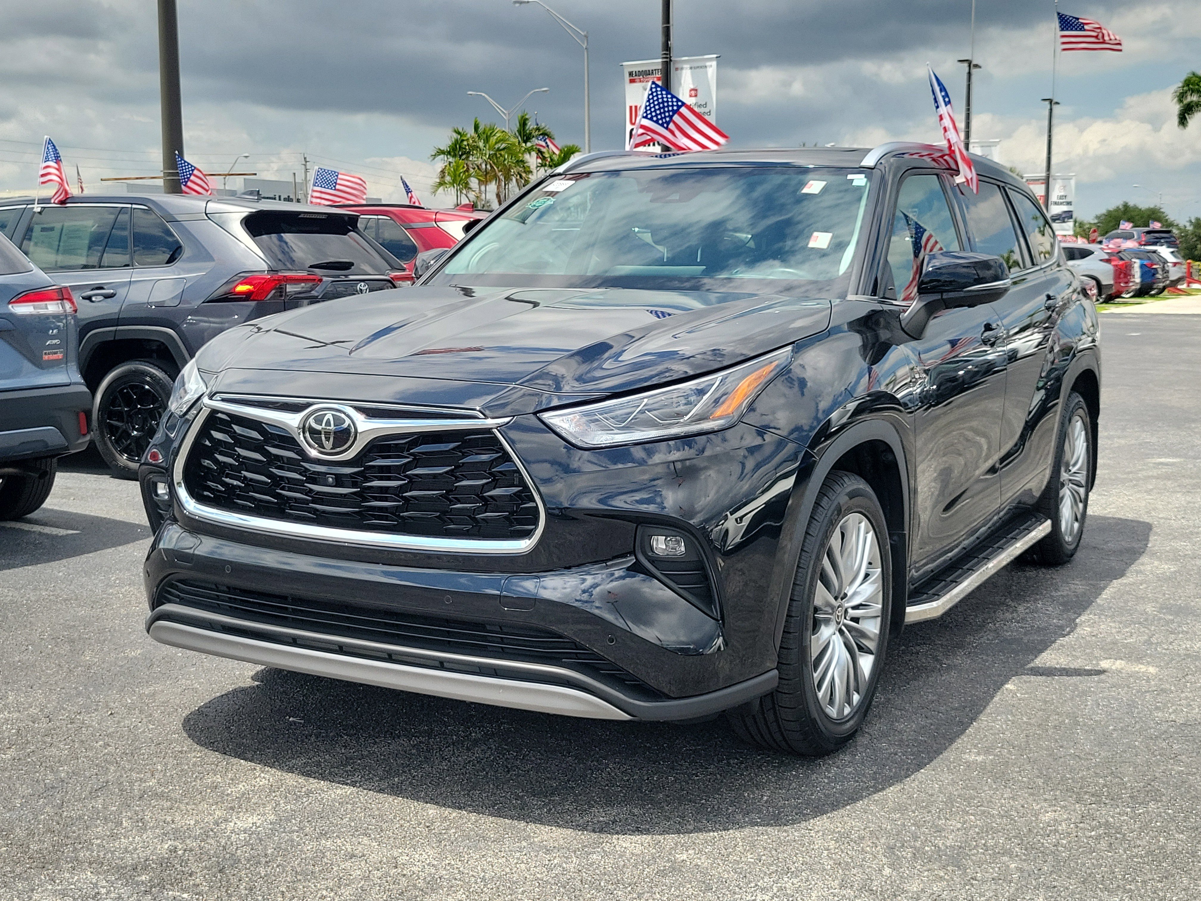 Used 2024 Toyota Highlander Platinum FWD image 5