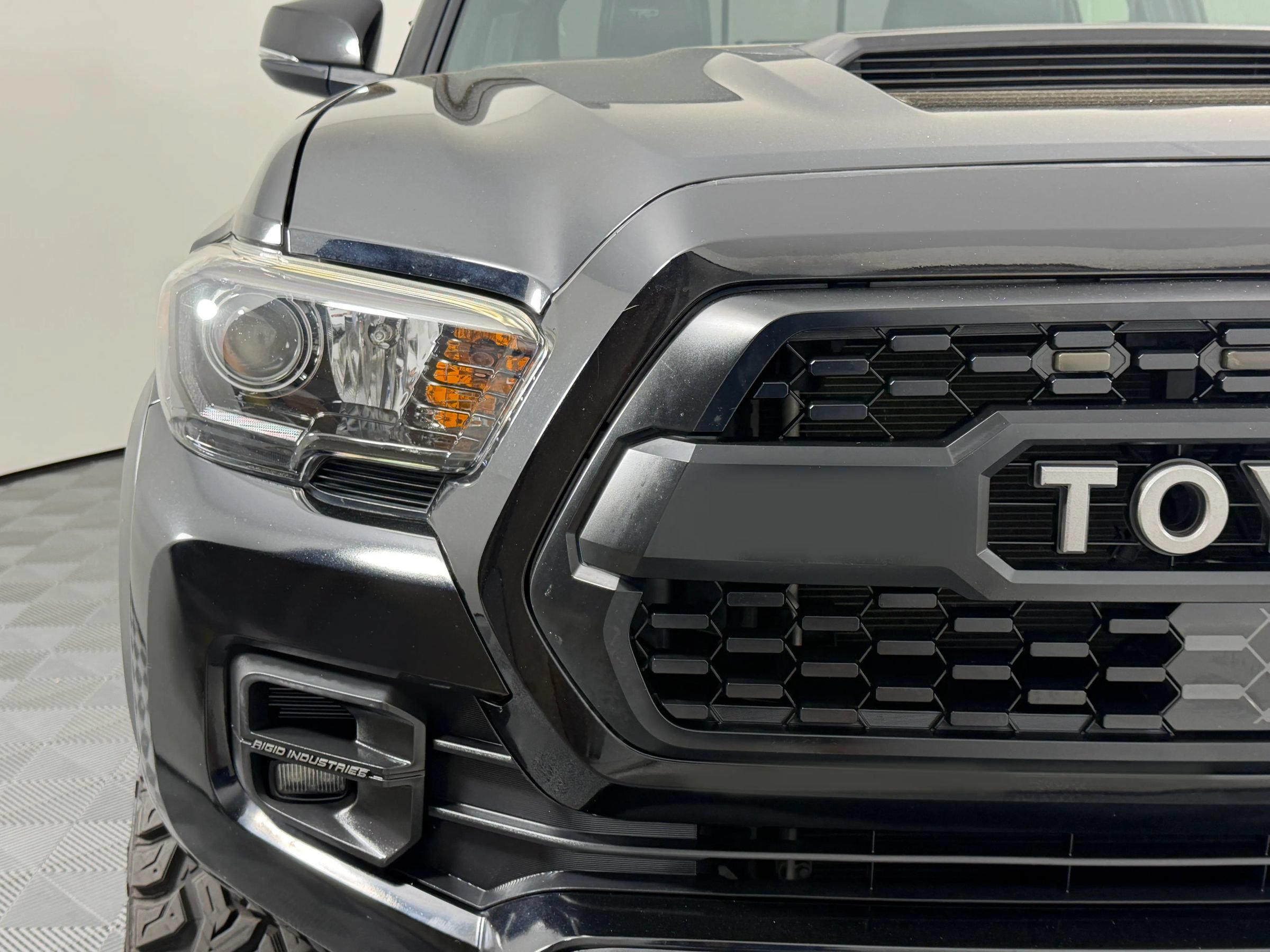 Used 2019 Toyota Tacoma TRD Pro AWD/4WD image 4