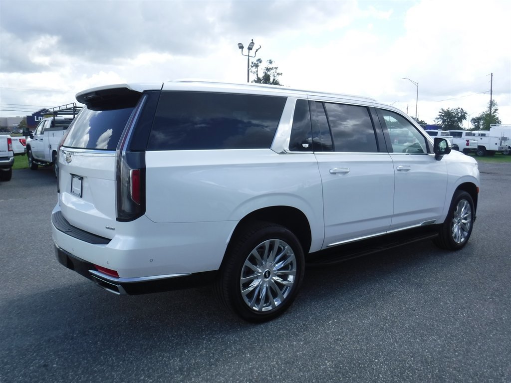 Used 2023 Cadillac Escalade ESV Premium Luxury image 2