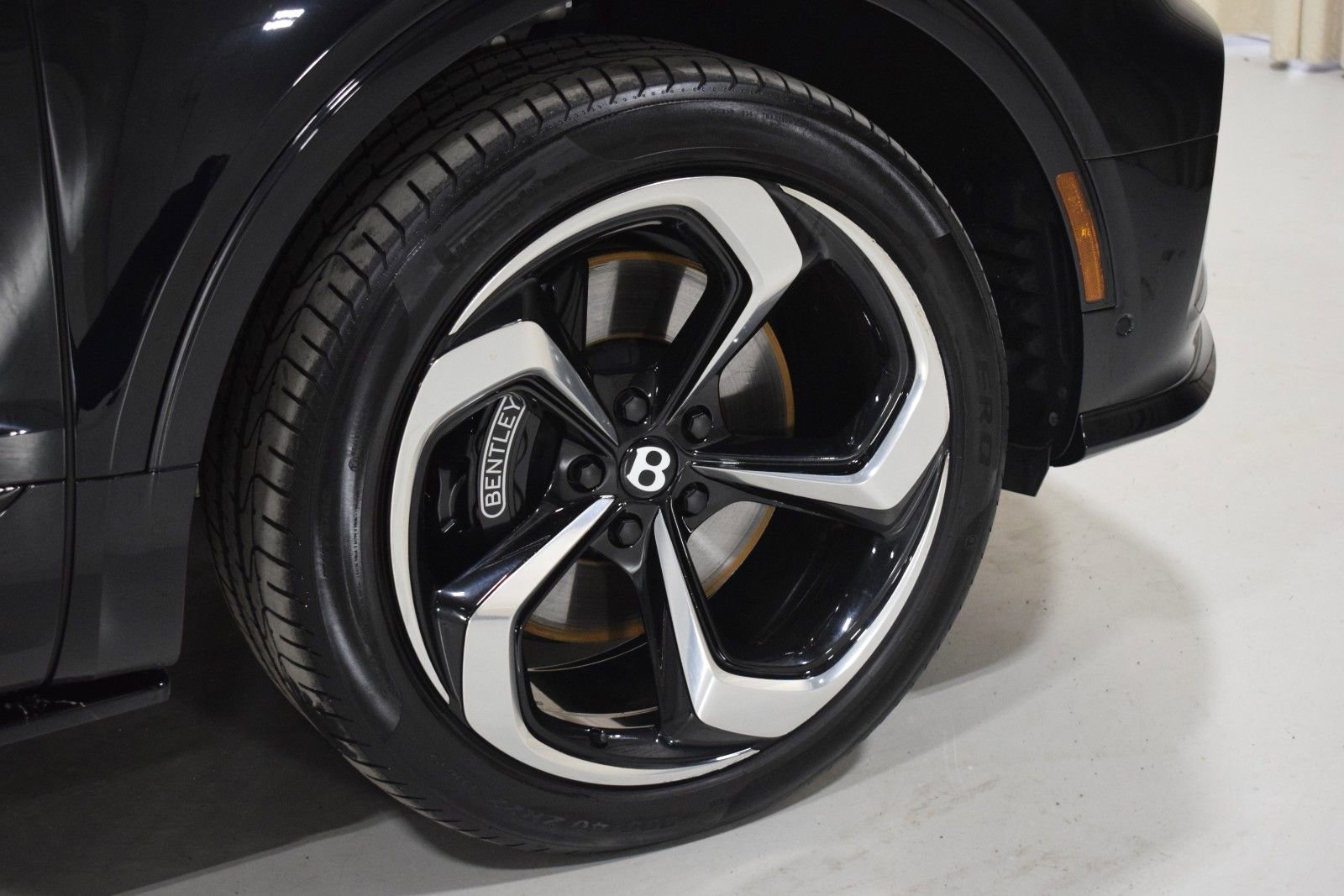 Certified 2022 Bentley Bentayga image 7