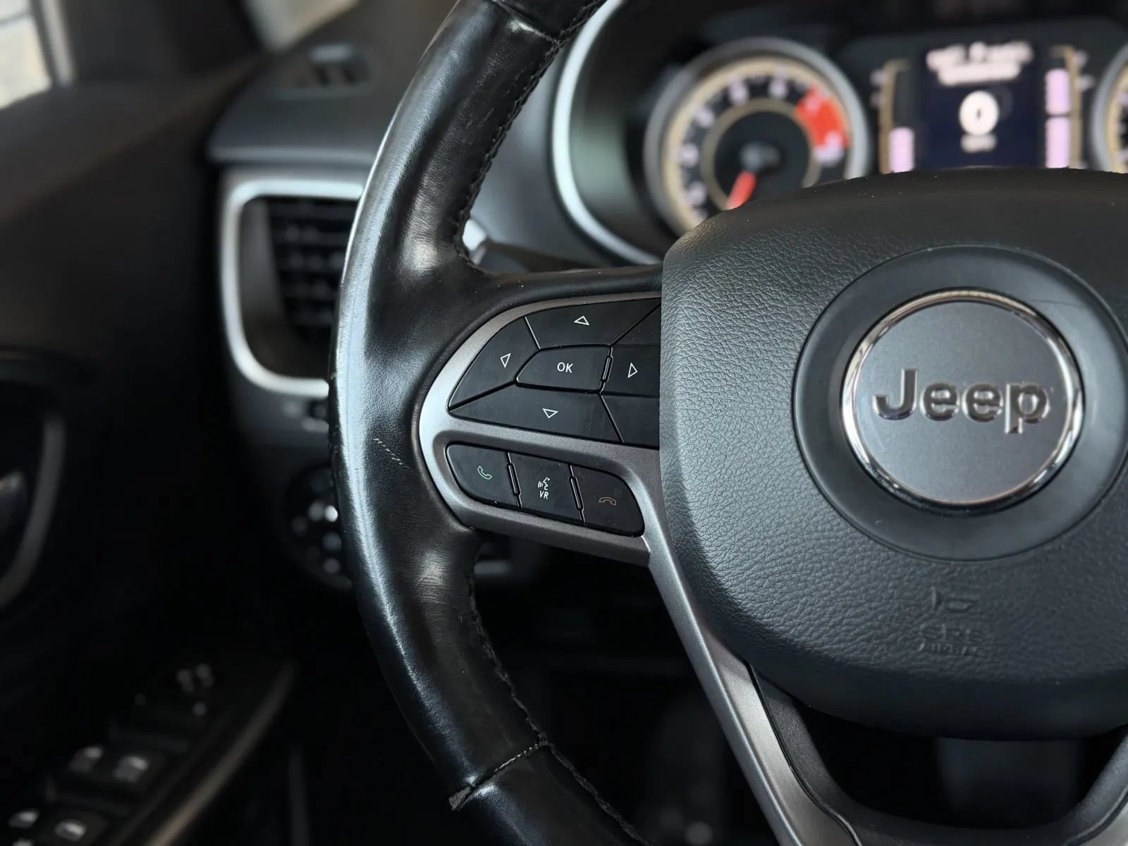 Used 2021 Jeep Cherokee Latitude Lux FWD image 22