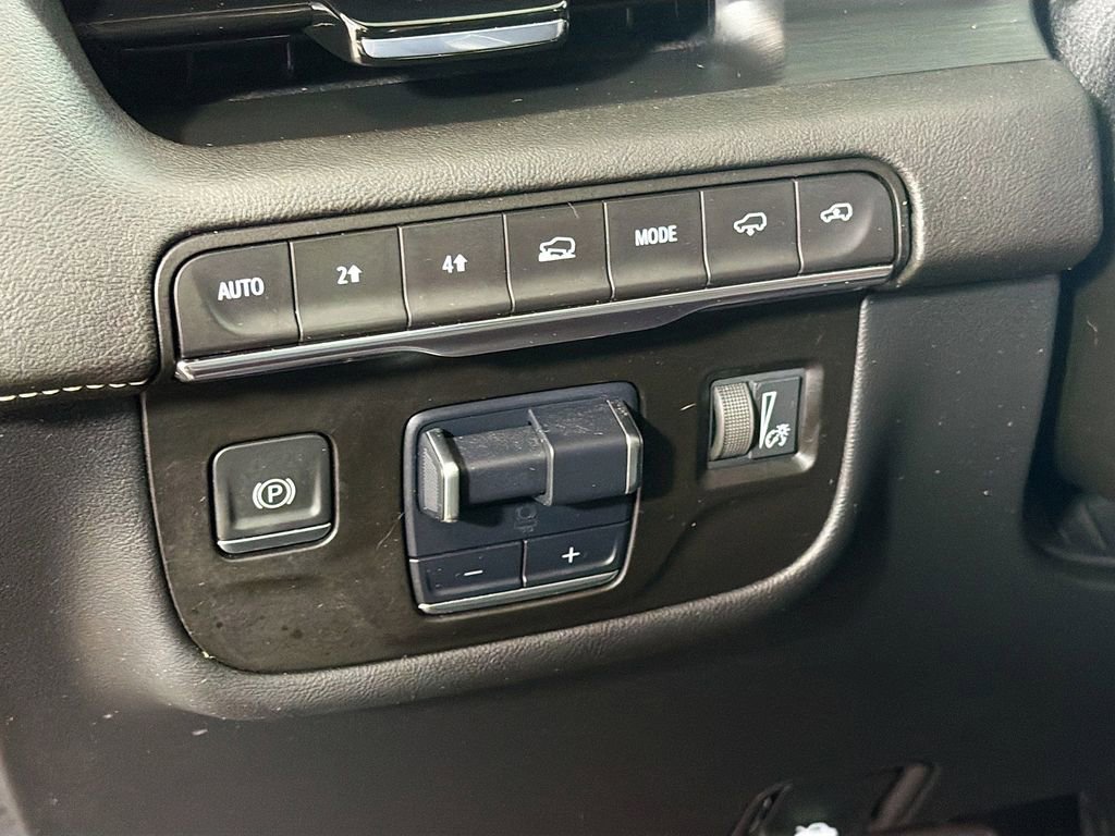 Used 2021 Cadillac Escalade Premium Luxury w/ Driver Assist Tech Package AWD/4WD image 10