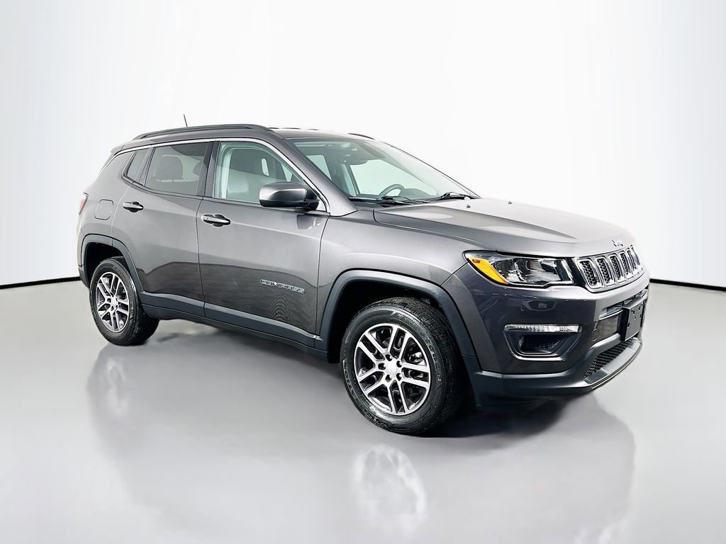 Used 2017 Jeep Compass Latitude w/ Popular Equipment Group image 3