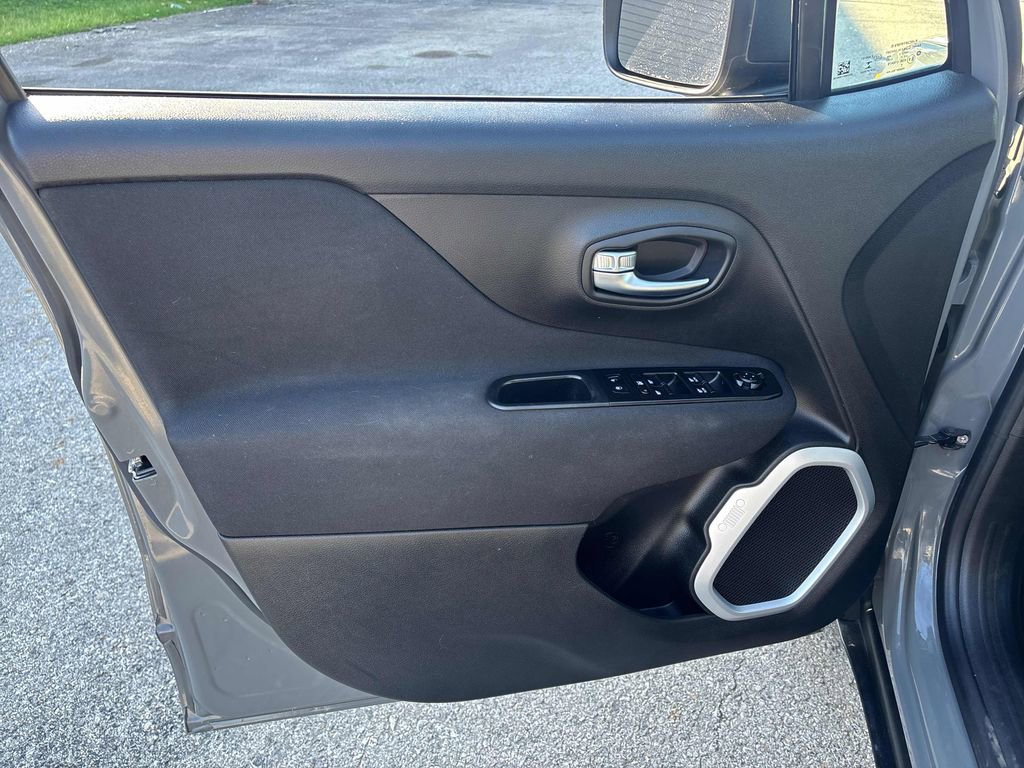 Used 2021 Jeep Renegade Sport w/ Sport Appearance Group image 9