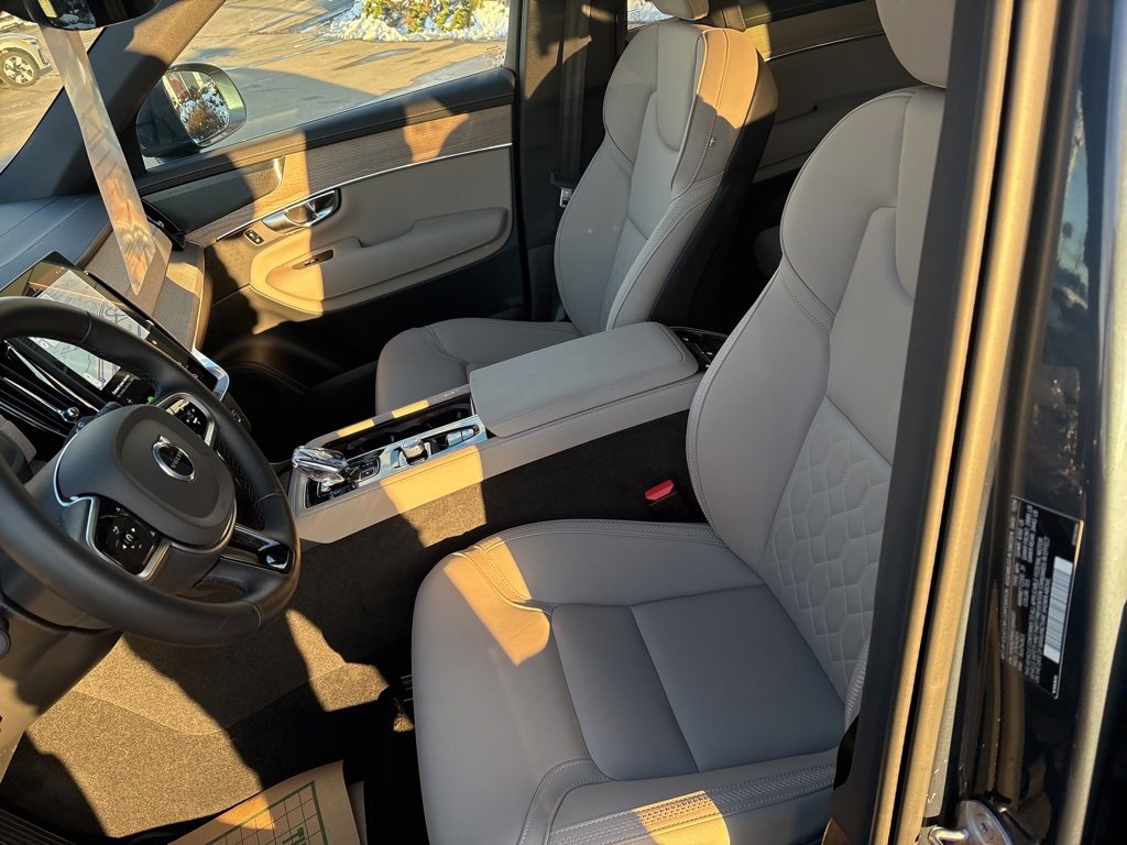 Certified 2025 Volvo XC90 B6 Plus image 21