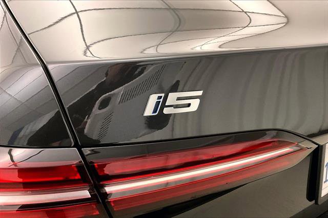 New 2025 BMW i5 xDrive40 w/ Premium Package image 7