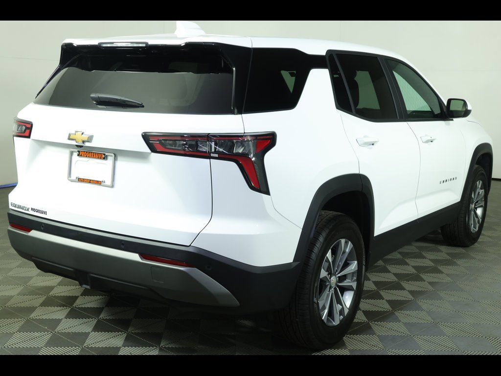 Used 2026 Chevrolet Equinox LT w/ Convenience Package II image 2