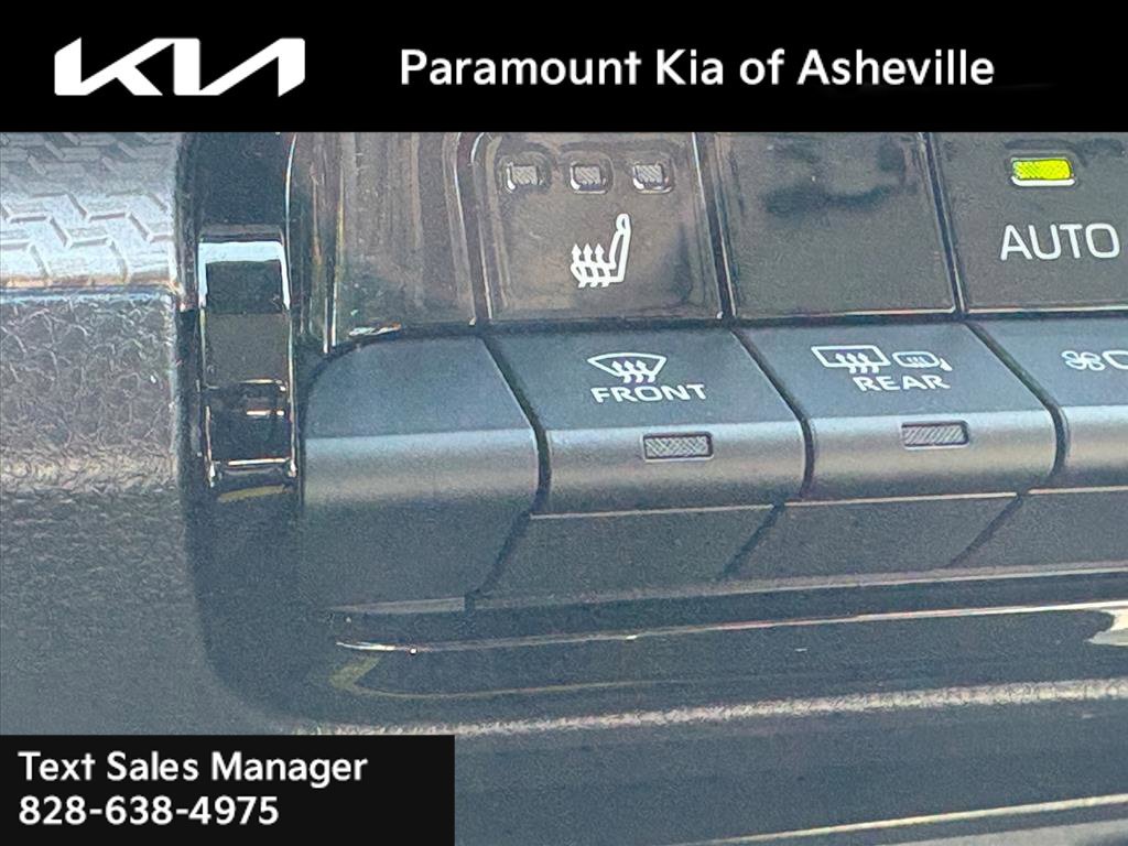 Used 2026 Toyota Prius XLE FWD image 15