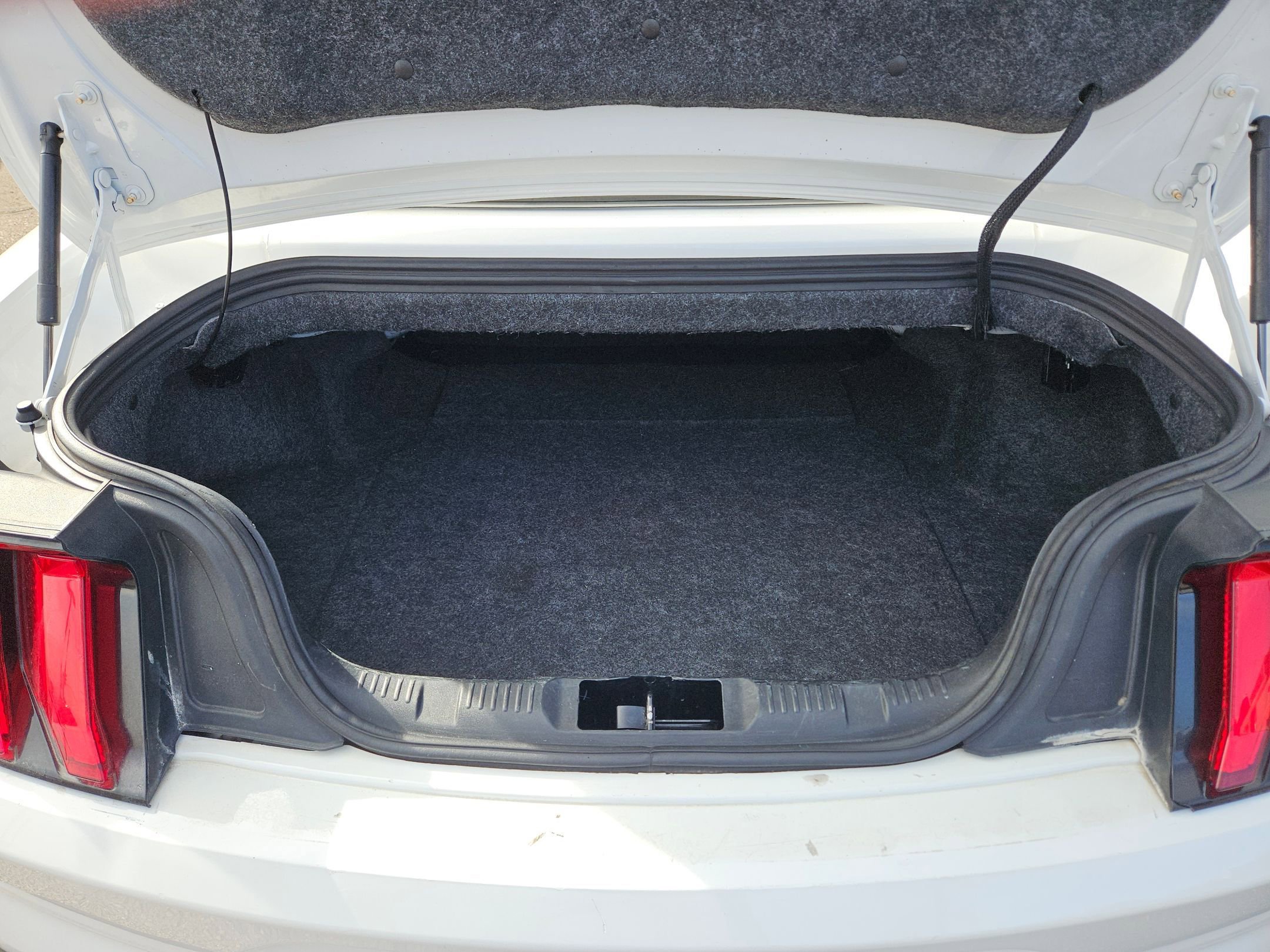 Used 2020 Ford Mustang Premium image 7