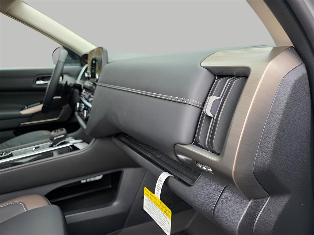 New 2025 Nissan Pathfinder Platinum image 18