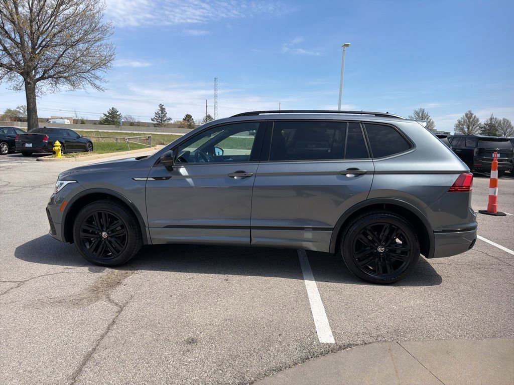 Used 2022 Volkswagen Tiguan SE R-Line AWD/4WD image 6