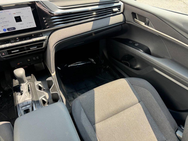 Certified 2025 Toyota Camry Hybrid image 15