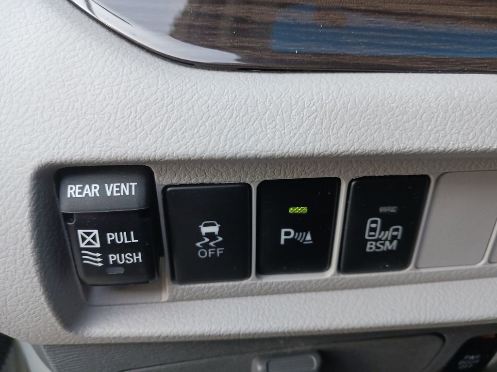 Used 2015 Toyota Sienna XLE Premium image 14