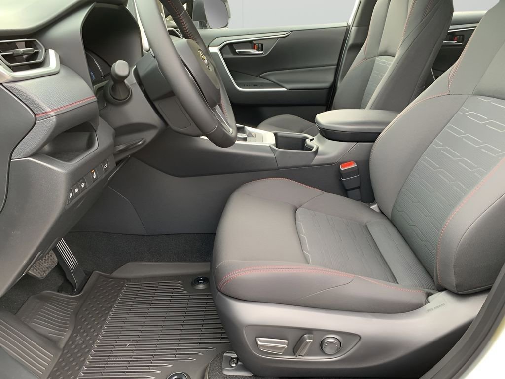 New 2025 Toyota RAV4 SE image 9