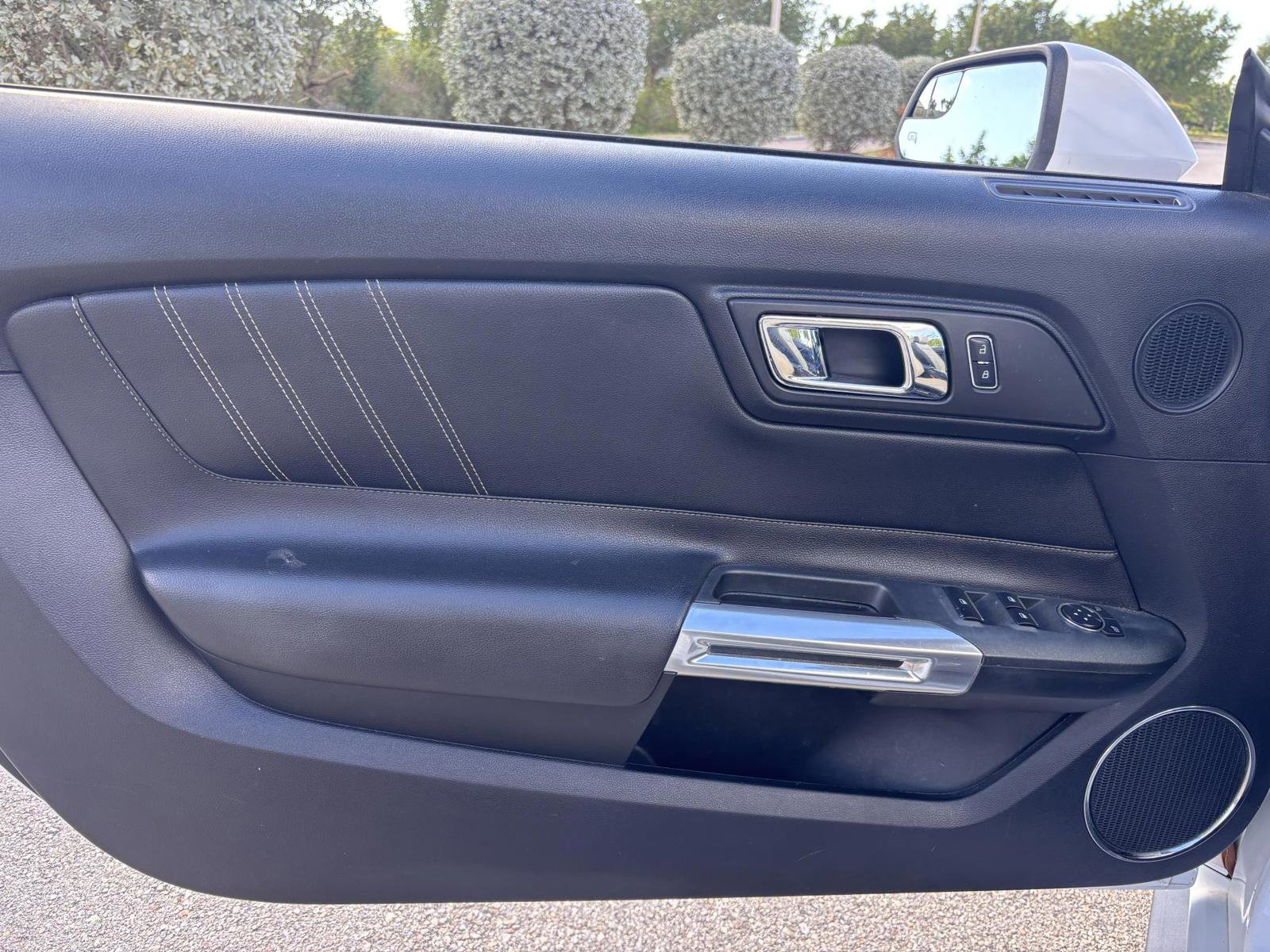 Used 2016 Ford Mustang Premium image 32