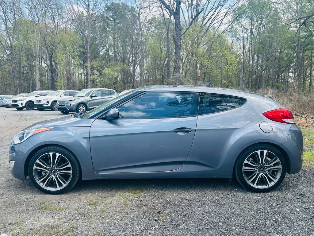 Used 2017 Hyundai Veloster image 5