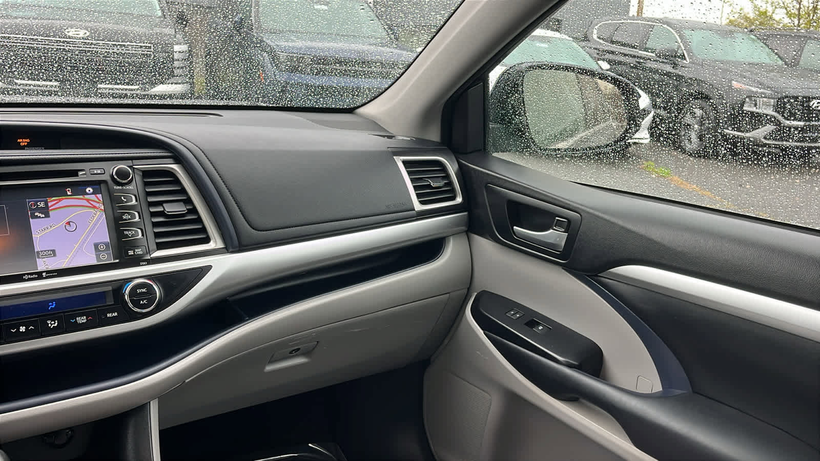 Used 2015 Toyota Highlander XLE AWD/4WD image 24