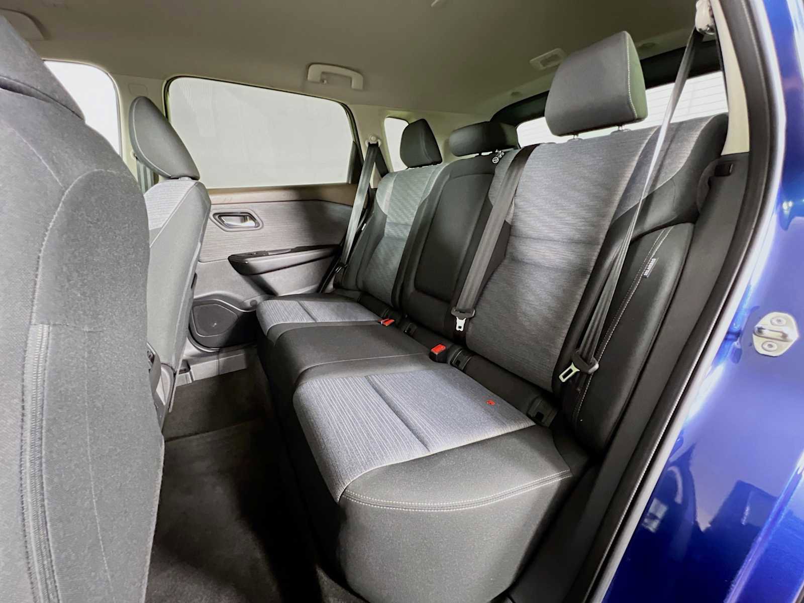 Used 2023 Nissan Rogue SV image 23