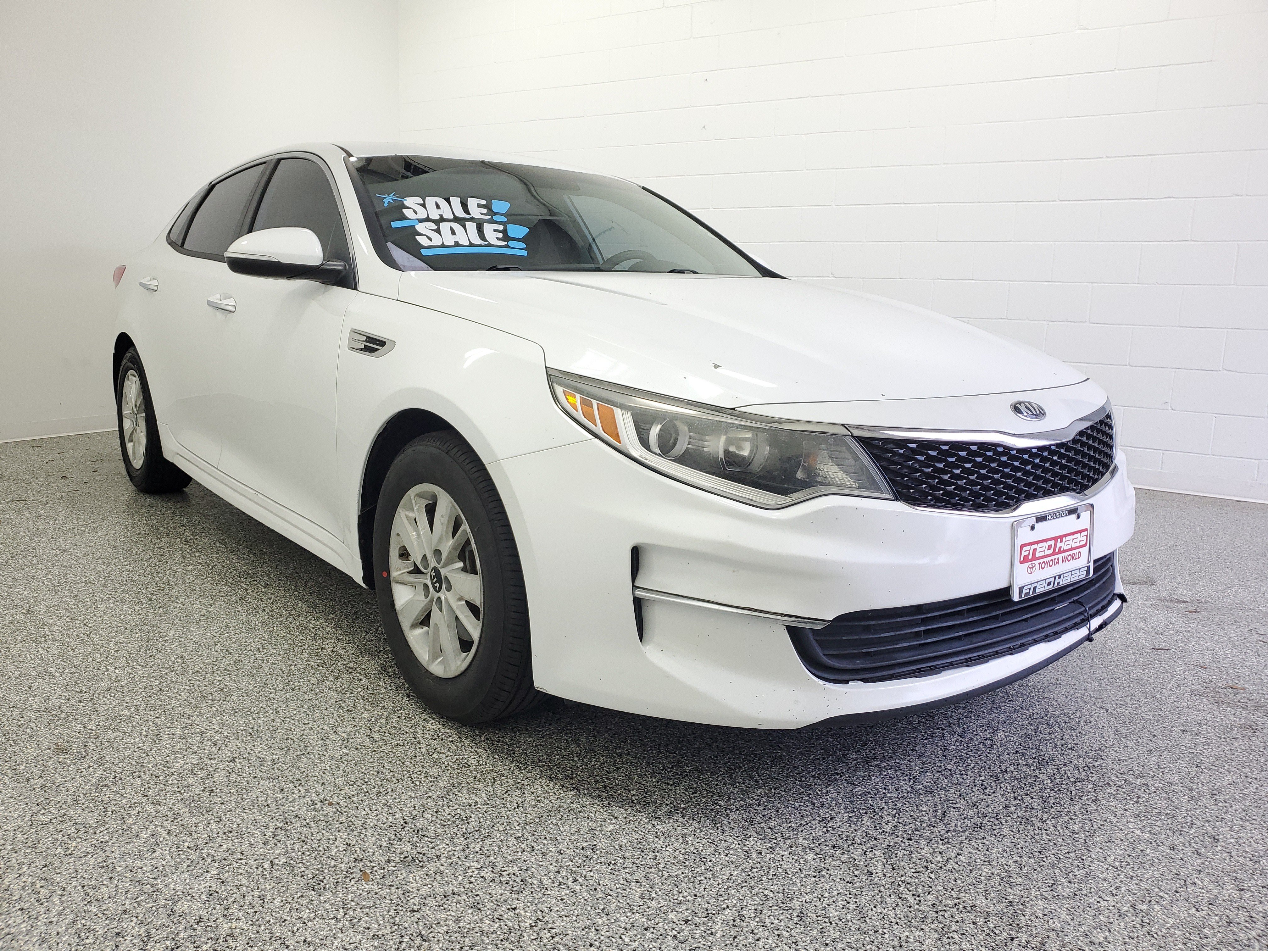 Used 2017 Kia Optima LX FWD image 4