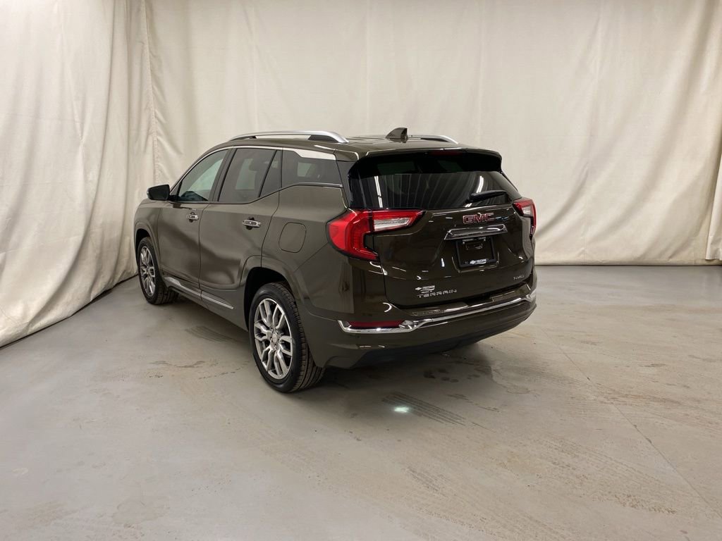 Used 2024 GMC Terrain Denali w/ Denali Premium Package image 5