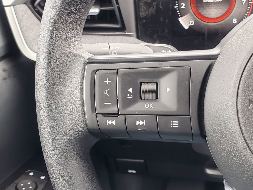 Used 2025 Nissan Kicks SV image 16