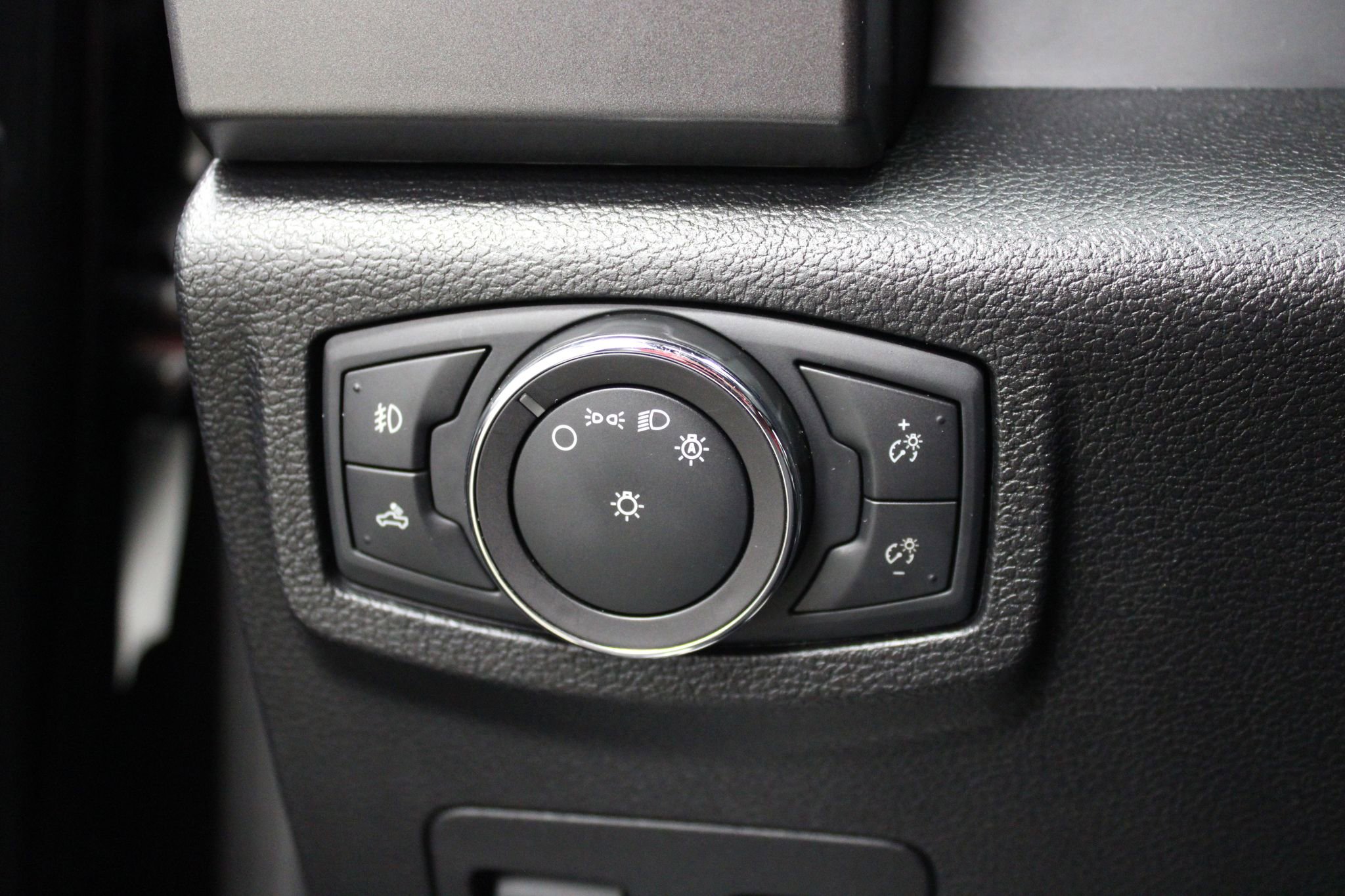 Used 2018 Ford F150 XLT w/ Equipment Group 302A Luxury image 38