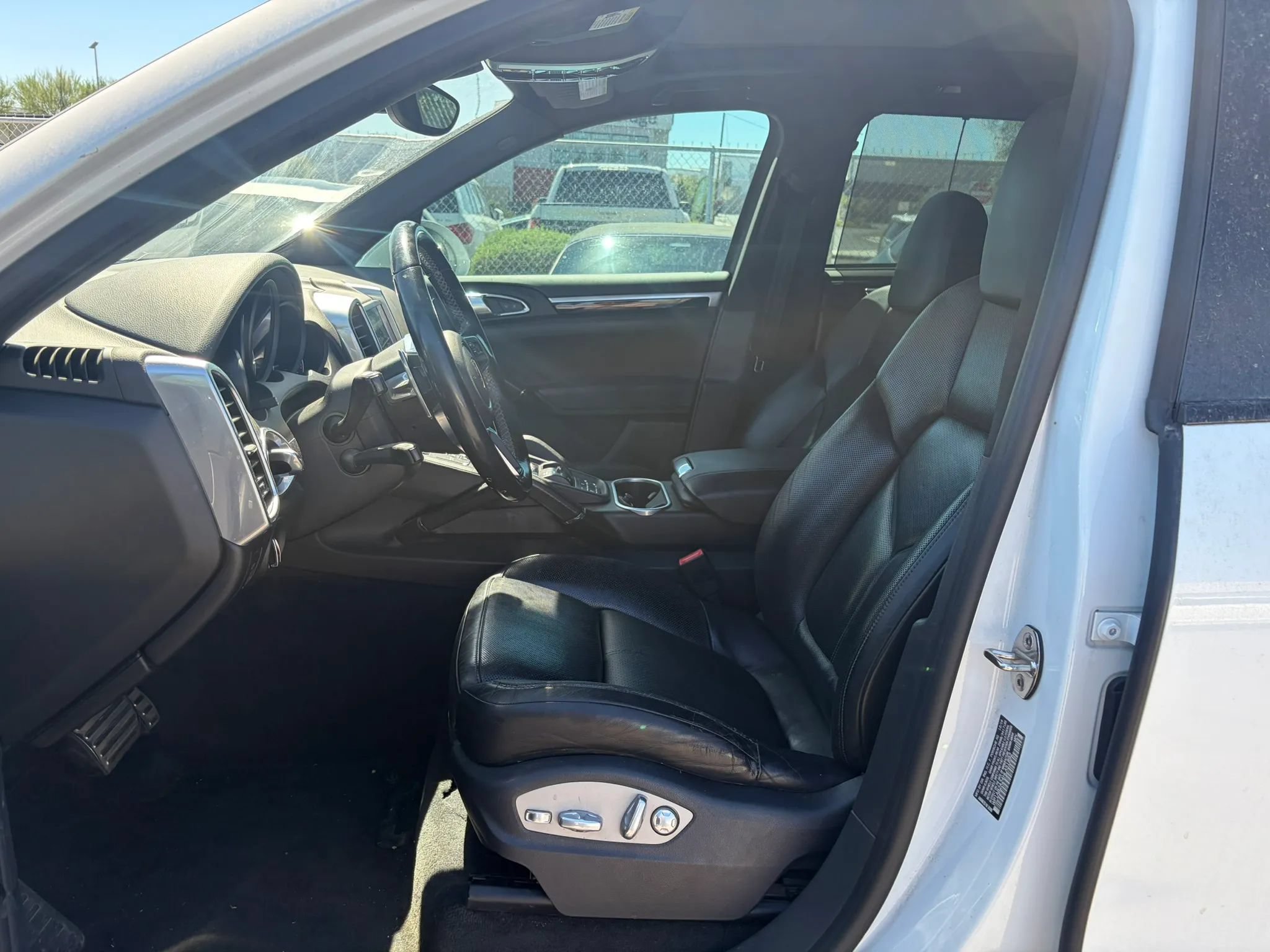 Used 2017 Porsche Cayenne S w/ Premium Plus Package AWD/4WD image 8