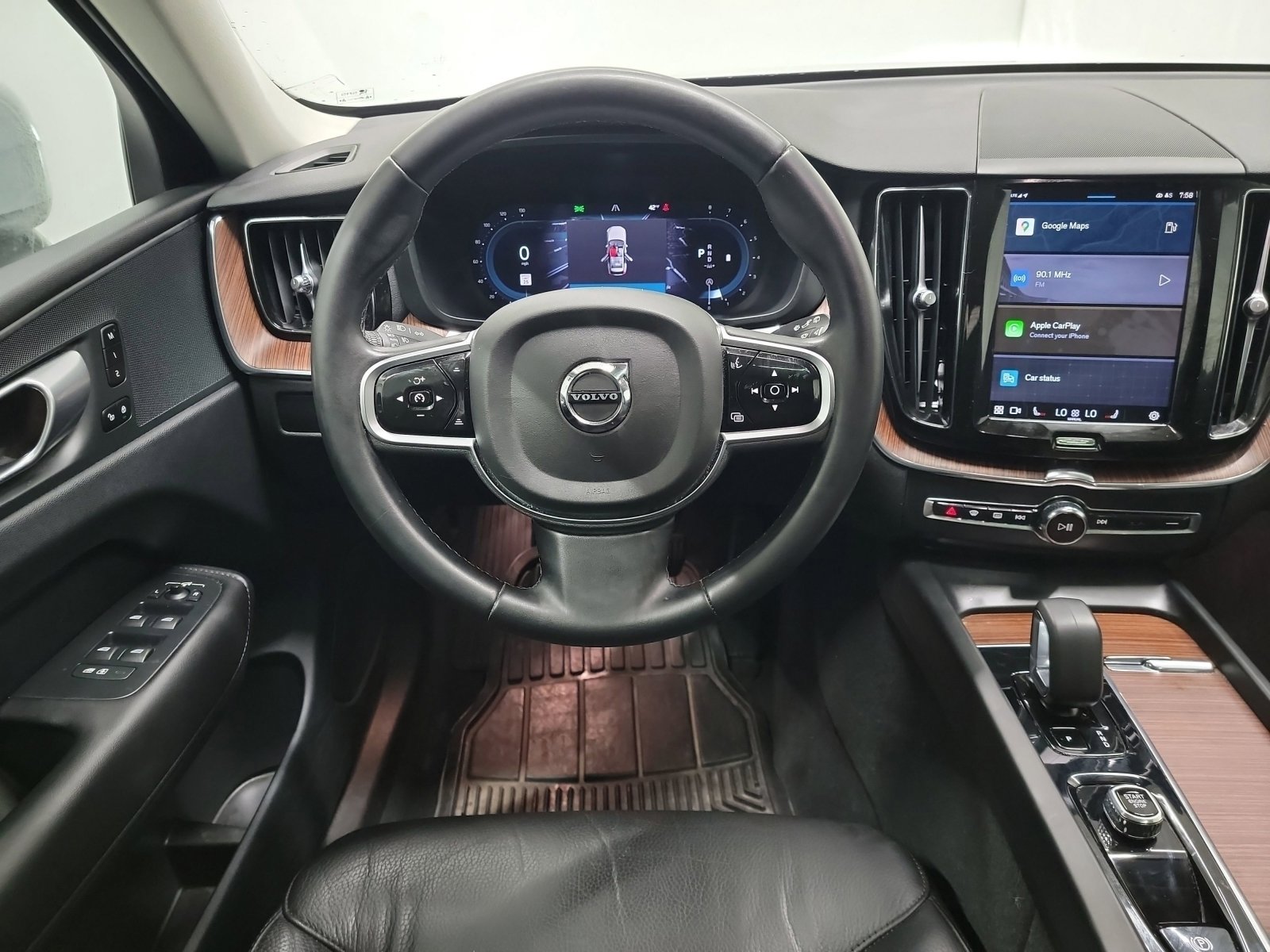 Used 2023 Volvo XC60 B5 Plus image 16