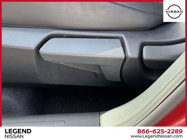 Used 2025 Nissan Kicks SR AWD/4WD image 16