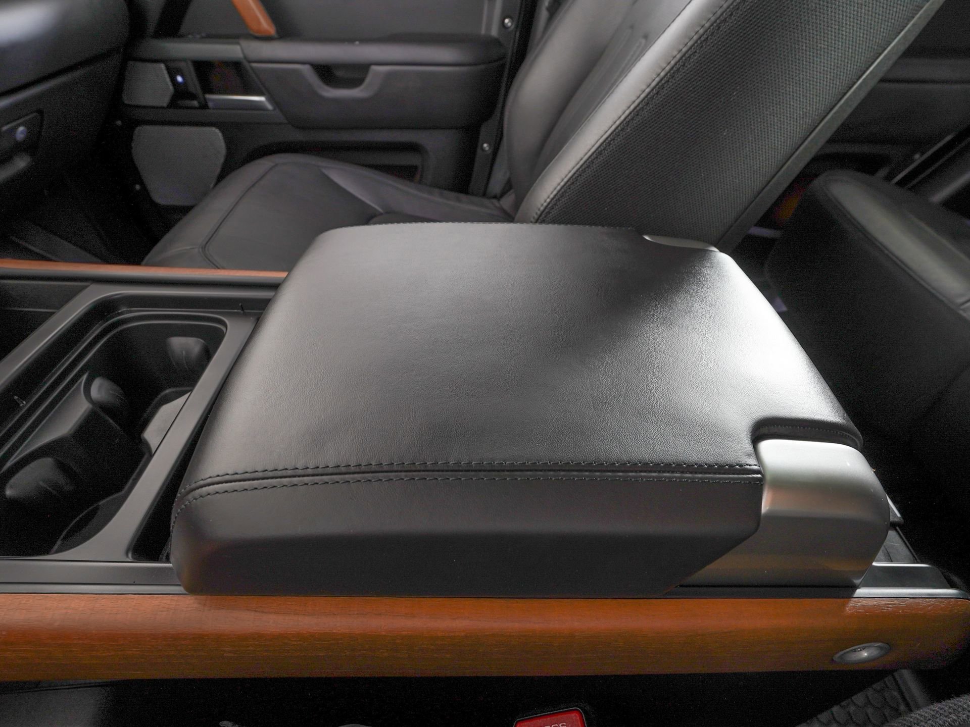 Used 2024 Land Rover Defender 130 X image 31