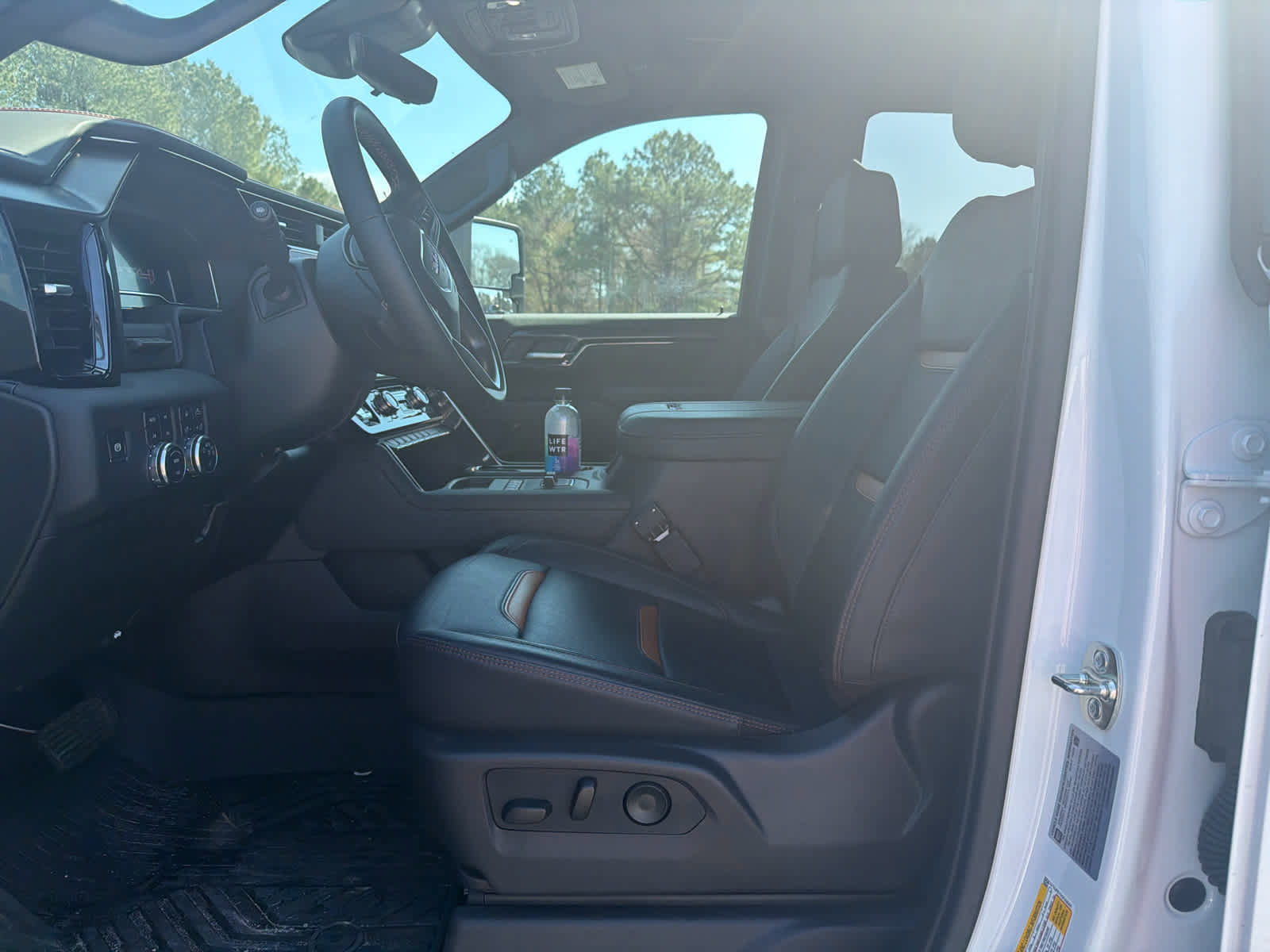 Used 2025 GMC Sierra 2500 AT4 w/ AT4 Premium Plus Package image 9