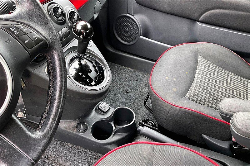 Used 2017 FIAT 500 Pop w/ Red Roof & Mirror Cap Package FWD image 13