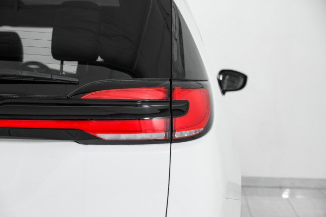 Used 2023 Chrysler Pacifica Pinnacle image 40