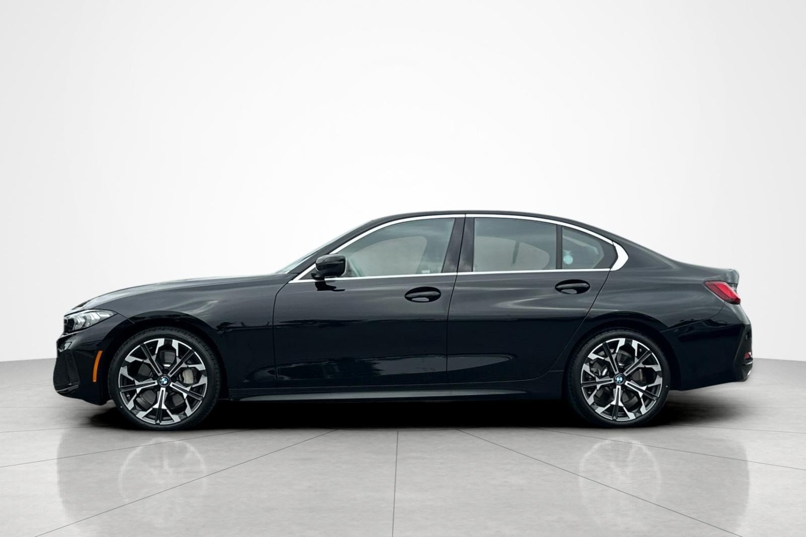 Used 2026 BMW 330i Sedan w/ Premium Package RWD image 2