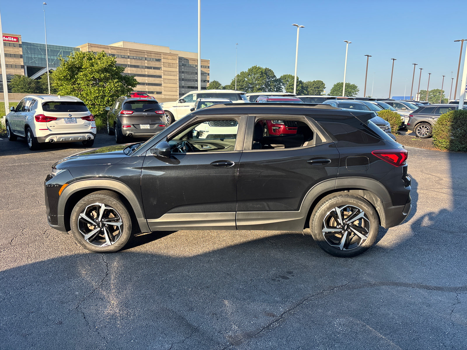 Used 2021 Chevrolet TrailBlazer RS w/ Sun and Liftgate Package FWD image 4