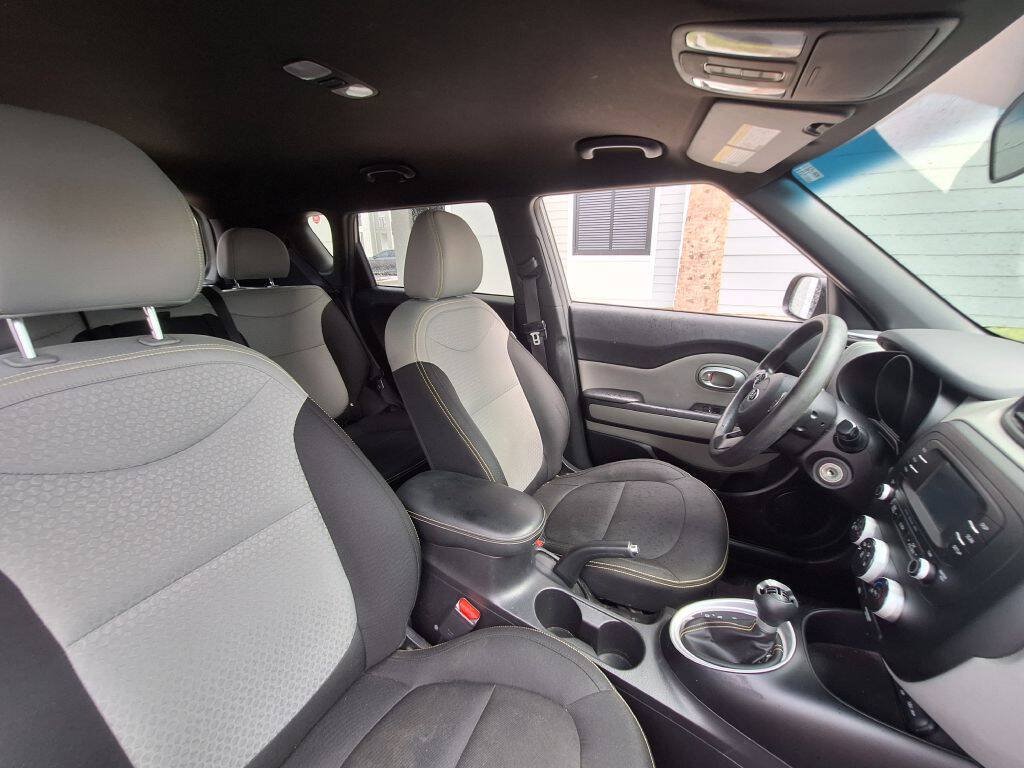 Used 2016 Kia Soul + FWD image 22