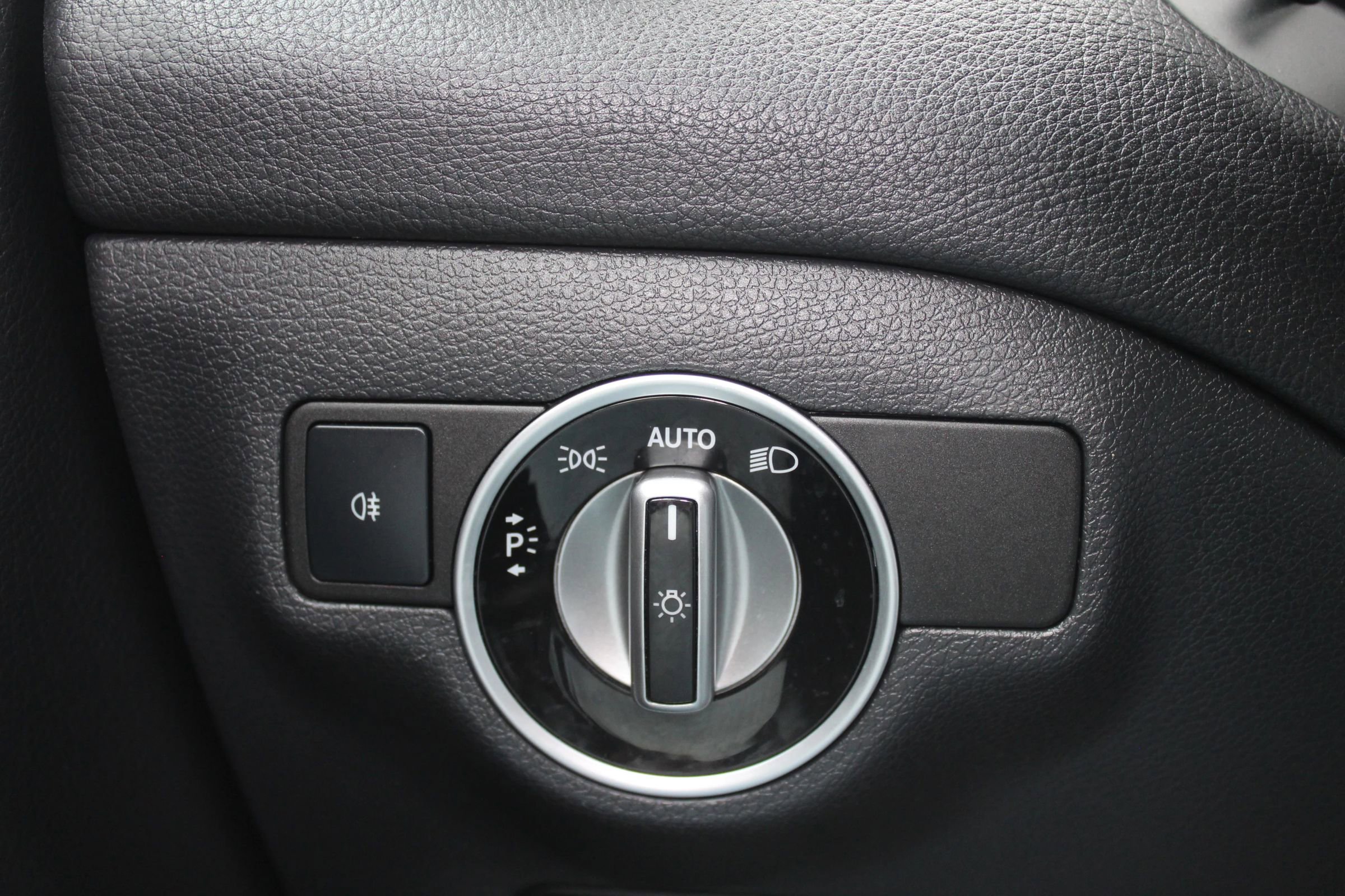 Used 2015 Mercedes-Benz CLA 250 4MATIC image 23